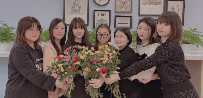 3·8妇女节——BB贝博艾弗森官网科技鲜花萦绕，美好相伴
